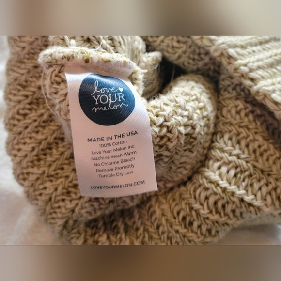 NWOT Love Your Melon Beanie Hat Cap Brand New Without Tags Winter Hat Very Cute - Picture 4 of 4